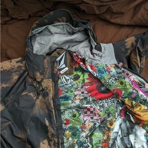 Size large. Volcom nimbus snowboard jacket